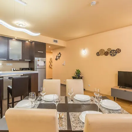 Very Central - Large - Balcony - Comfy *