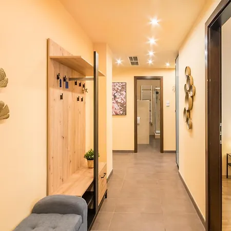 Apartment Very - Large - Balcony - Comfy *